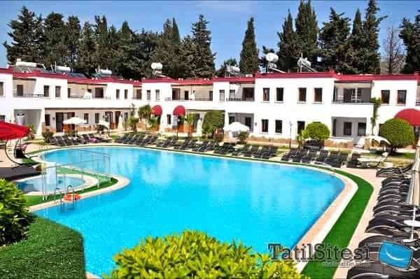 Club Cherry Hotel & Family Suites 